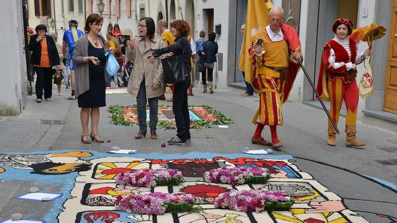 Infiorata del Corpus Domini nel centro di Cerreto Guidi