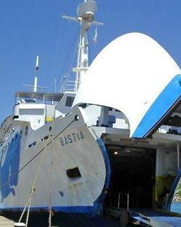 Moby, due corse per portare il gas 