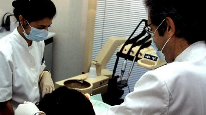 Dentisti Asl, polemica sulle attese