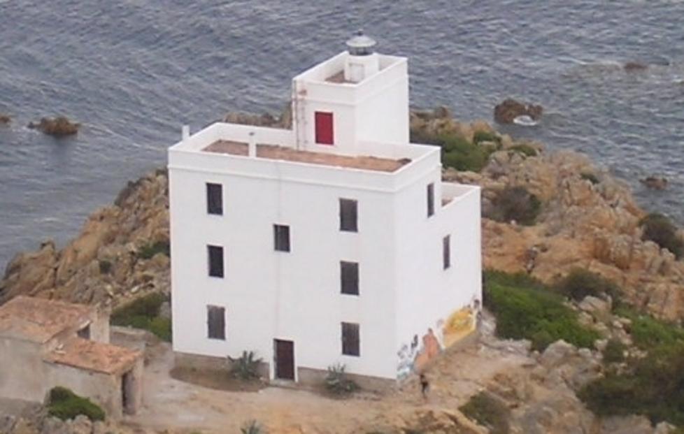Capo Comino, il faro tra le Dimore d’Italia 