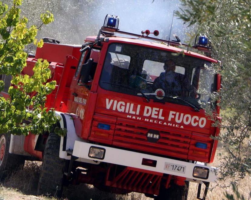 Batignano, 47enne trovato impiccato a un albero 