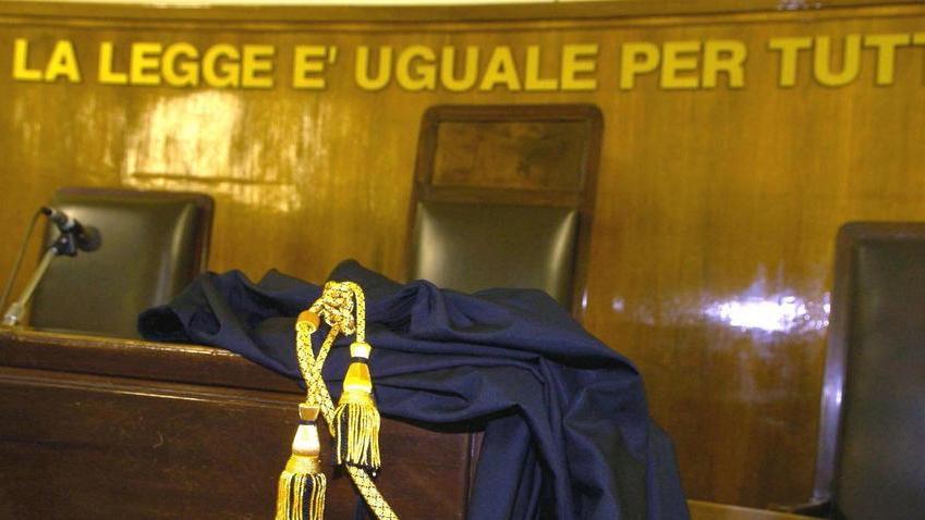 Udienza rinviata di 10 mesi e l’avvocato scrive al tribunale