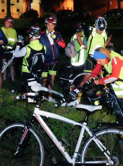 Una notte sui pedali per vedere l’alba ai Lidi 