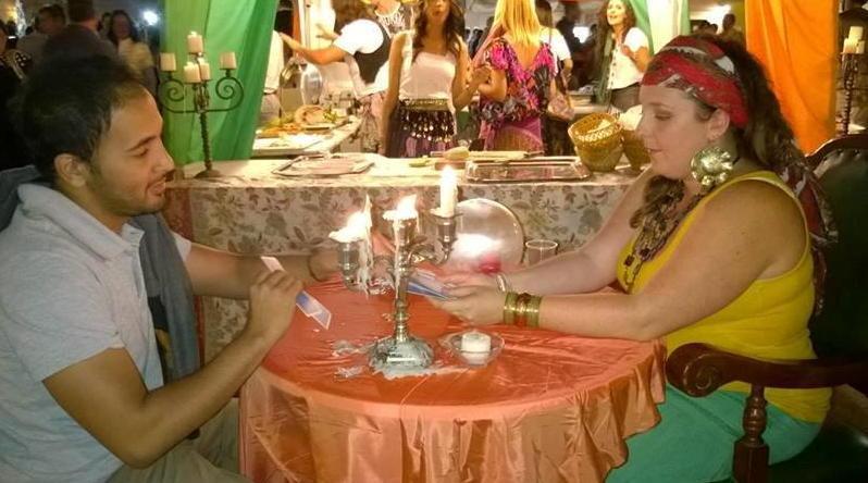 Negozianti in festa nel centro di Bientina con l’arrivo dei gitani 