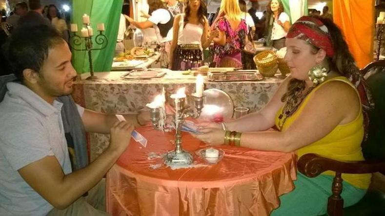 Negozianti in festa nel centro di Bientina con l’arrivo dei gitani