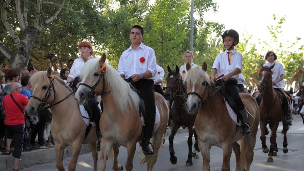 Sant Joan, il saluto di 150 cavalieri