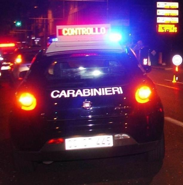 Tentano lo scasso in un bar, subito bloccati 