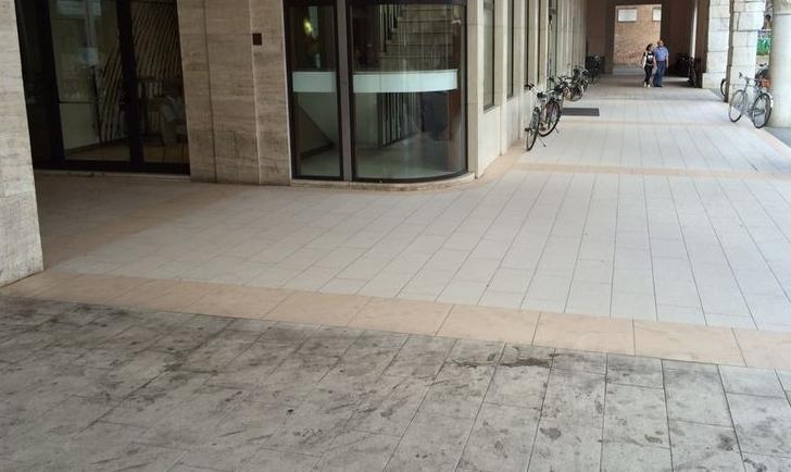 «Chi deve pulire il pavimento della Galleria Matteotti?» 