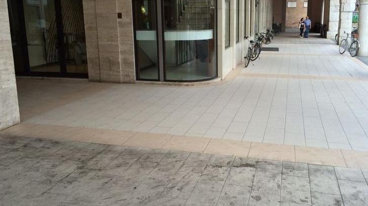 «Chi deve pulire il pavimento della Galleria Matteotti?» 