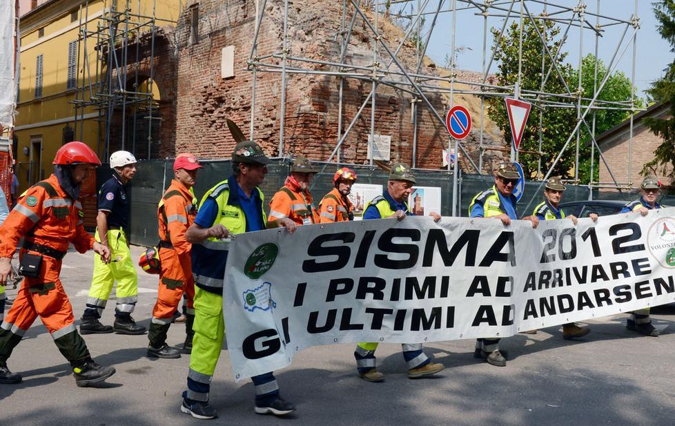 L’abbraccio di Finale agli alpini VIDEO FOTO 