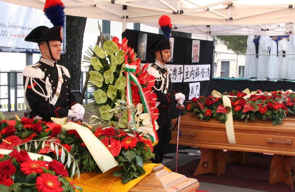 “ Perché a Prato ai funerali degli operai cinesi c’erano più gonfaloni che persone?” 