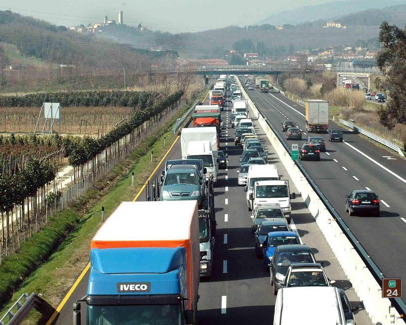Traffico in tilt sull’autostrada A11 