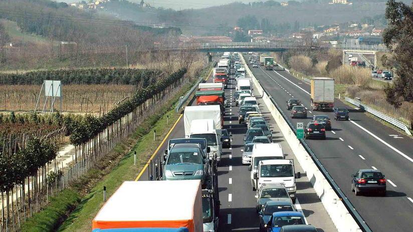 Traffico in tilt sull’autostrada A11