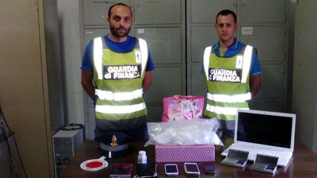 Arrestato in porto con un chilo e mezzo di droga sintetica 