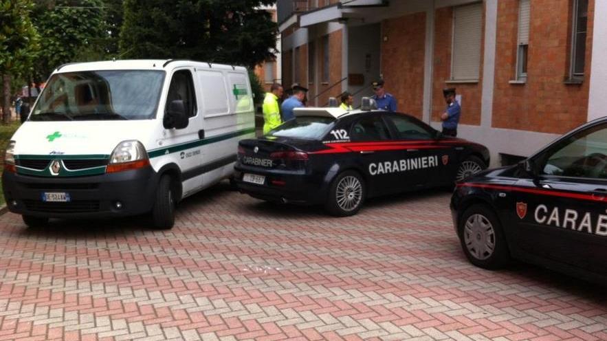 Si getta dal 4° piano mentre l’ufficiale giudiziario esegue lo sfratto