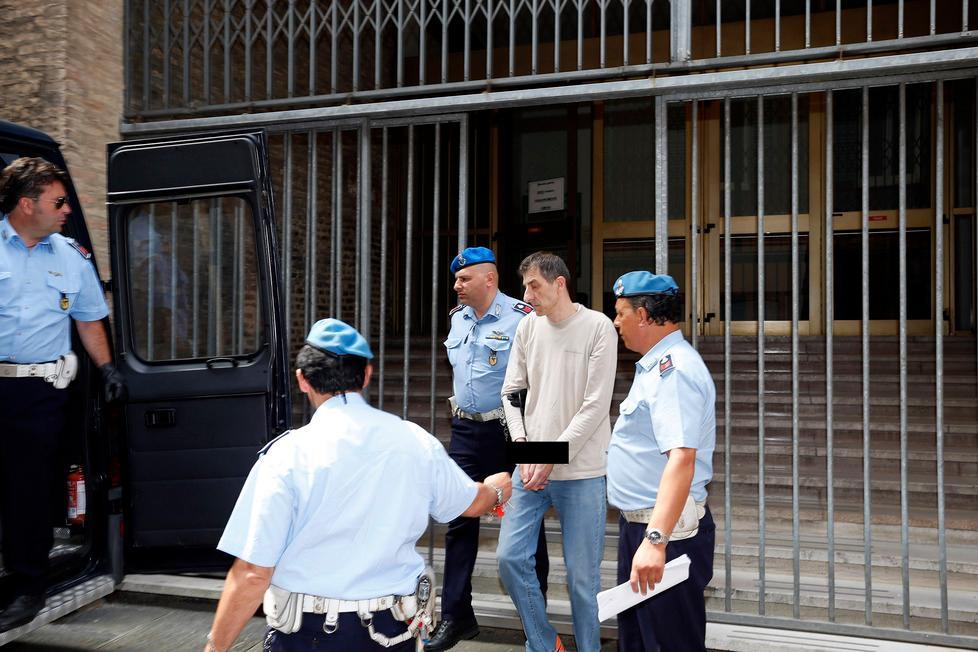 Delitto di Vignola / L’omicida ai domiciliari 