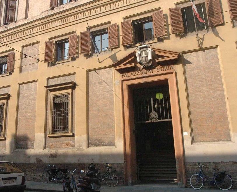 Modena, stalking condominiale: condannato 