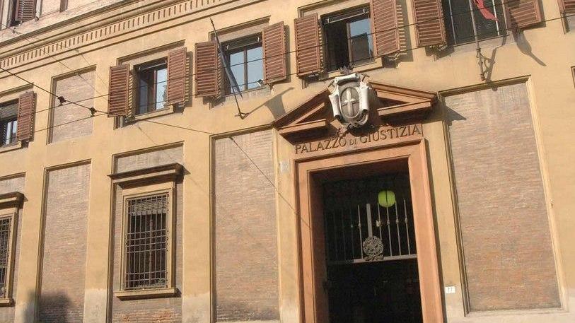 Modena, stalking condominiale: condannato