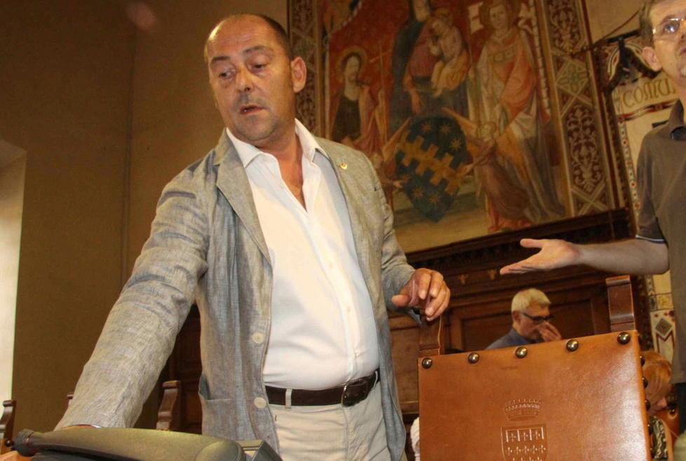 Bettazzi ai ladri: «Spero vi schiantiate contro un muro»