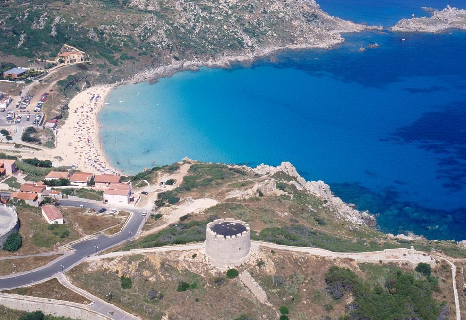 Rena Bianca, 700 metri da sogno all’ombra della torre di Longonsardo