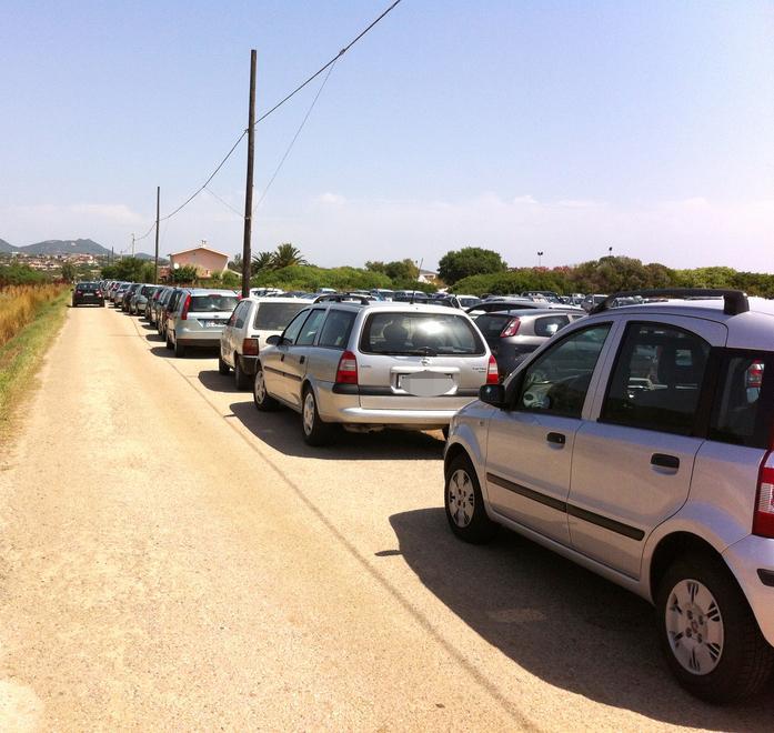 Pittulongu, si parcheggia in una palude 