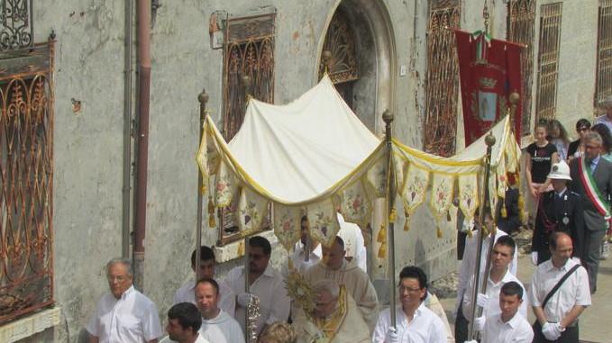Comacchio, Corpus Domini processione con il vescovo