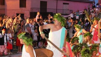 Parata di barche sui canali per iniziare bene l’estate