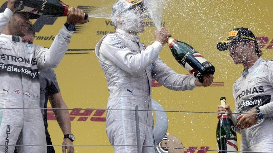 In gara niente scherzetti La Mercedes fa doppietta