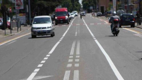 Nuovi spartitraffico in via Emilia all’Angelo