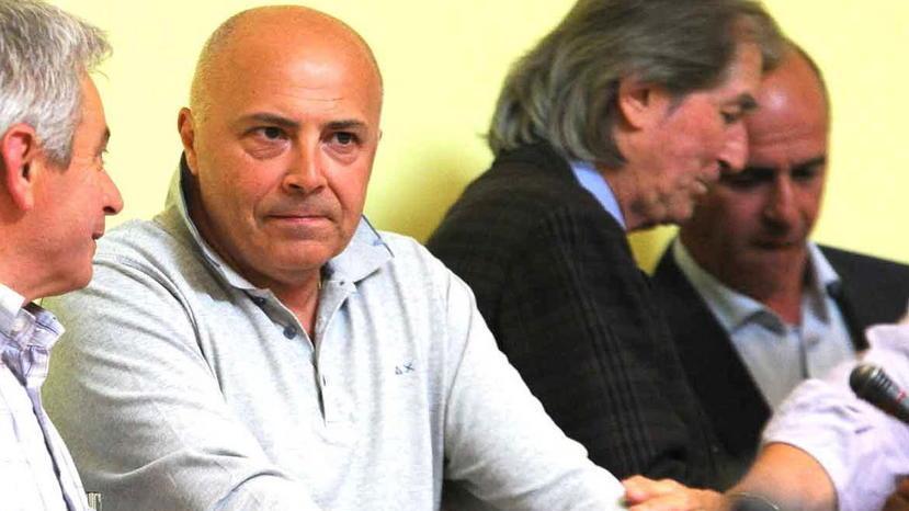 L’opposizione sbatte la porta