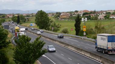 Incidente in Fi-Pi-Li: auto si ribalta fra Empoli Ovest e San Miniato