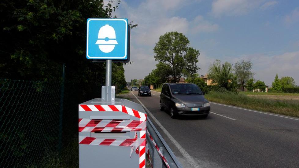 Via Contrada: il sindaco cancella tutte le multe