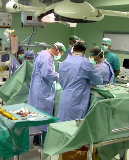 Cura i colleghi il dottore che guadagna più di tutti 