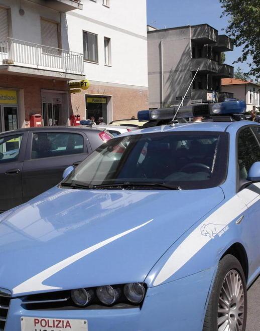 Controlli nel centro storico Trovato hashish in piazza