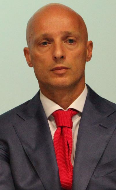 Il difensore gli porta in cella le pagelle dei due figli