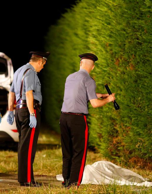 Ucciso a coltellate Sarà l’autopsia a stabilire la verità 