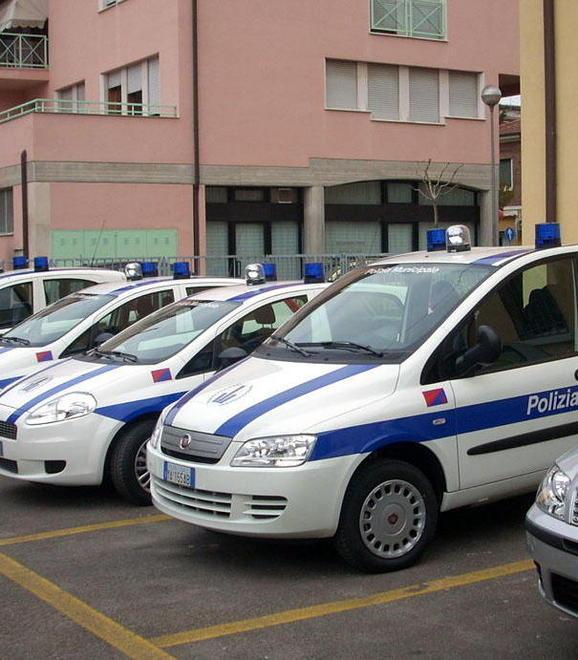 A 17 anni scappa al volante dell’auto 