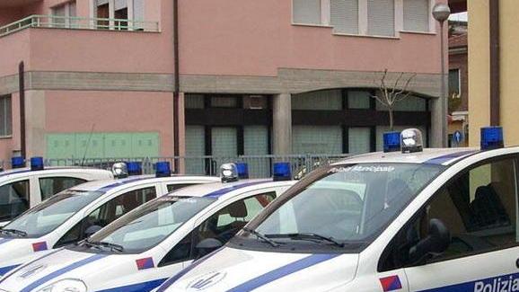 A 17 anni scappa al volante dell’auto