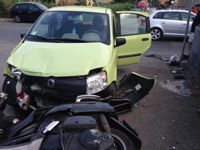 In scooter travolto da un'auto: operato d'urgenza il giovane   