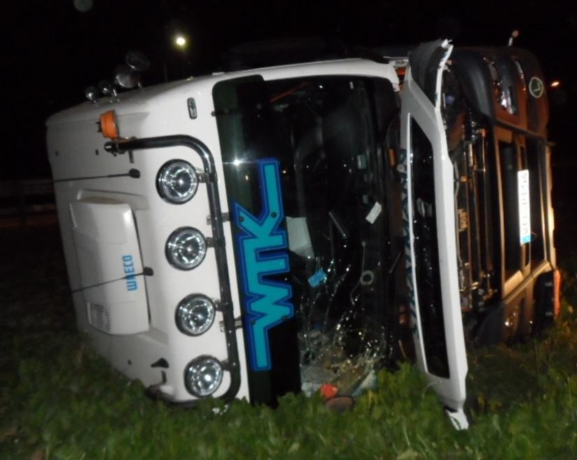 Si ribalta con il camion in via Padova dopo aver scaricato il rimorchio al petrolchimico 