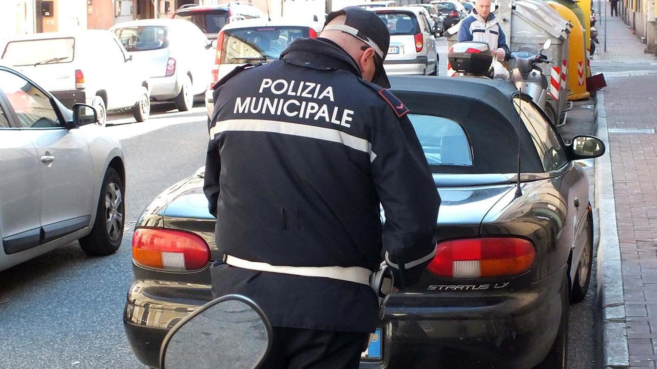 L’auto è multata a Napoli ma il proprietario si difende: «Io non ci sono stato»