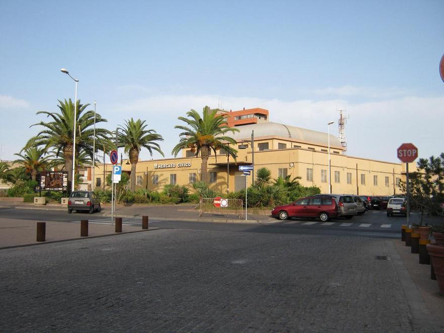 Parcheggi gratis al mercato, sosta regolata col disco orario 