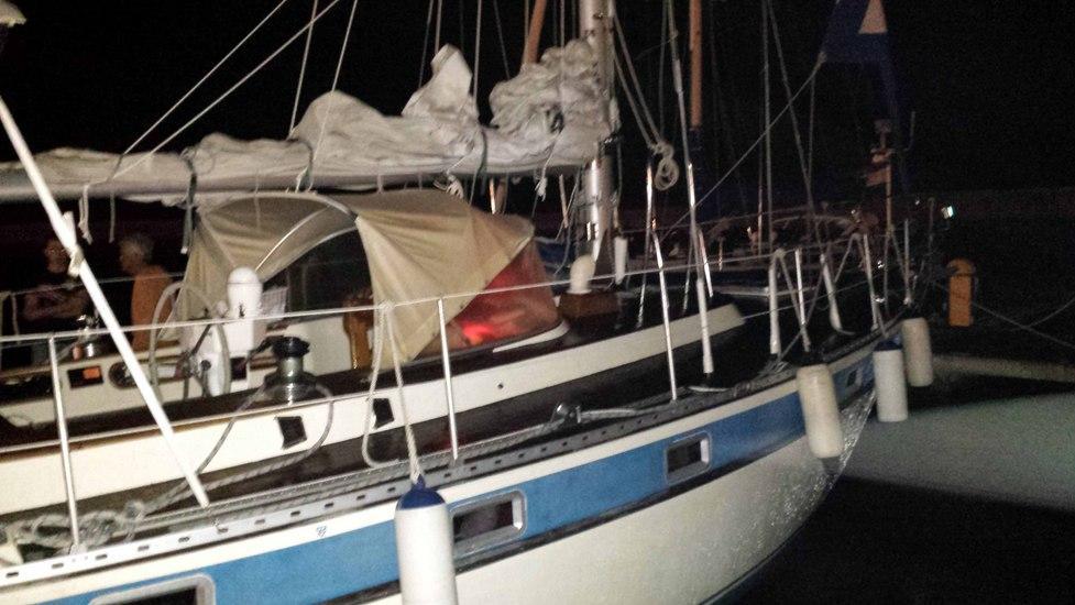 Barca a vela inglese finisce nella tonnara: “liberata” dalla guardia costiera 