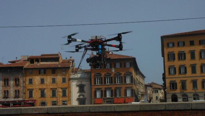 Un drone per le riprese di un film 