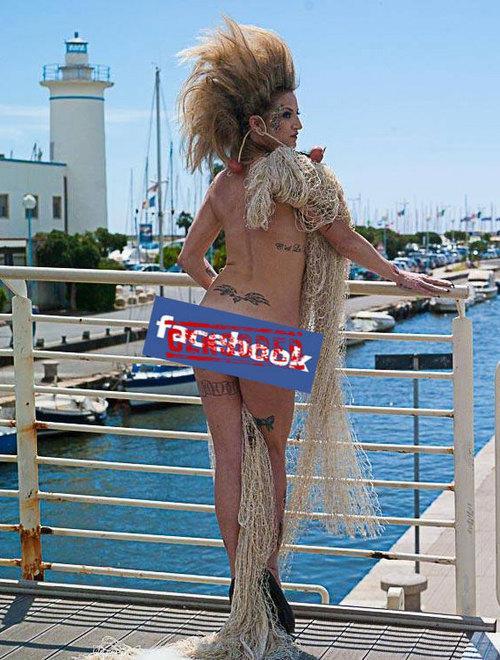 Caos Viareggio Nuda senza veli anche il fotografo Favilla 