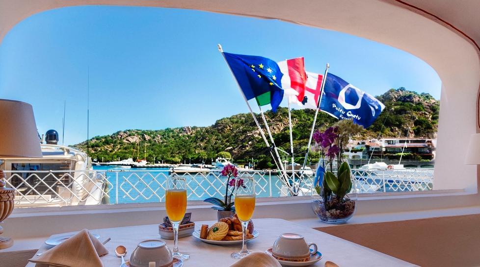 In vacanza al Poltu Quatu resort tra arte, shopping e relax a 5 stelle