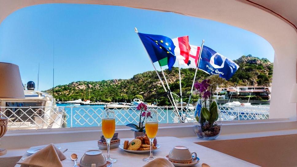 In vacanza al Poltu Quatu resort tra arte, shopping e relax a 5 stelle
