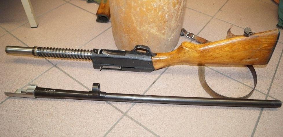 Nascondeva fucile ed esplosivo: arrestato 