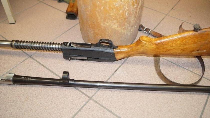 Nascondeva fucile ed esplosivo: arrestato