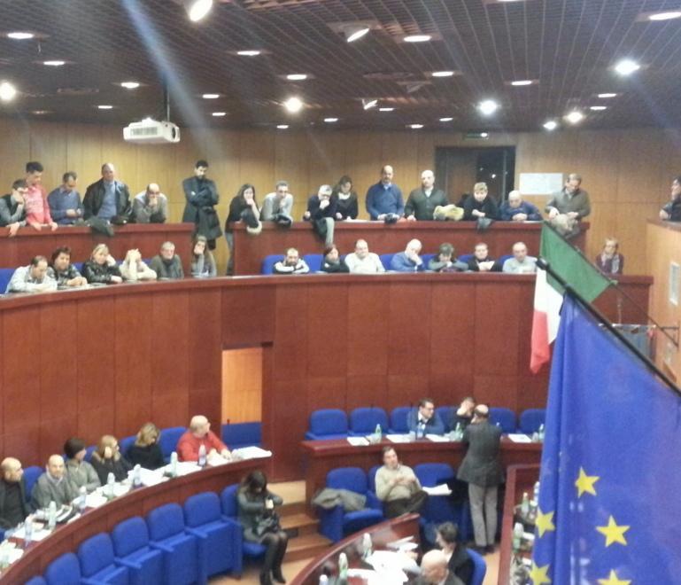 Pistoni e la nuova giunta debuttano in Consiglio 